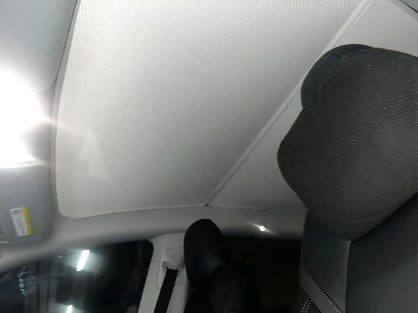 Tesla Model Y 2025 #4 Tesla Model Y 2025 car image #4