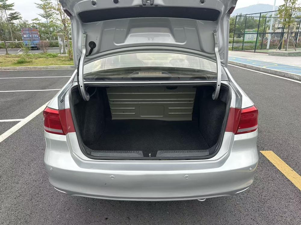Volkswagen Santana 2013 car image #25