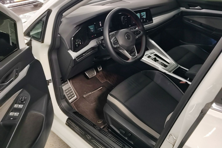 Volkswagen Golf 2021 car image #16