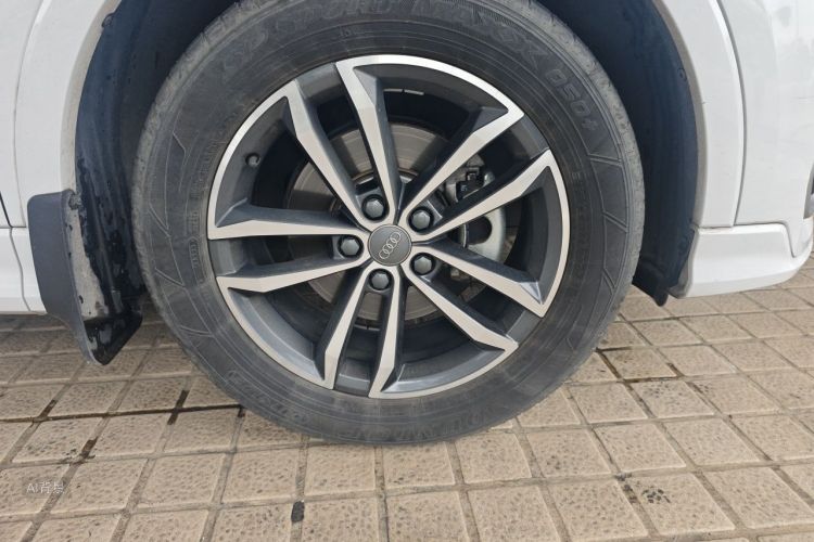 Audi Q3 2020 car image #9