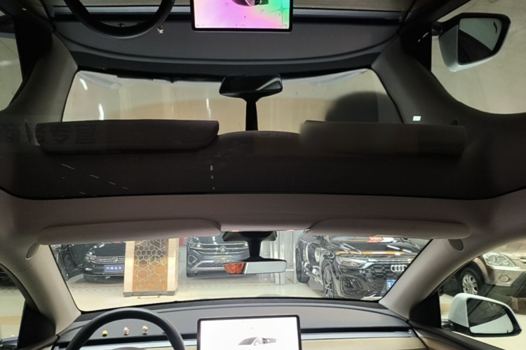 Tesla Model Y 2023 car image #18