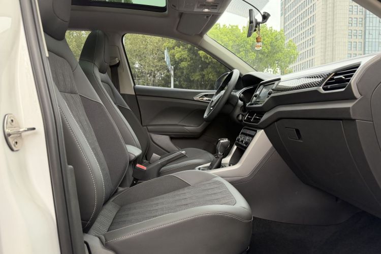 Volkswagen T-Cross 2020 car image #20