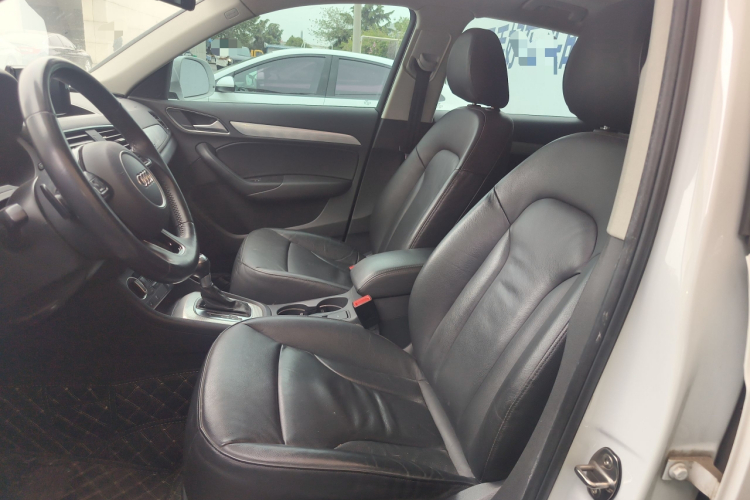 Audi Q3 2017 car image #15