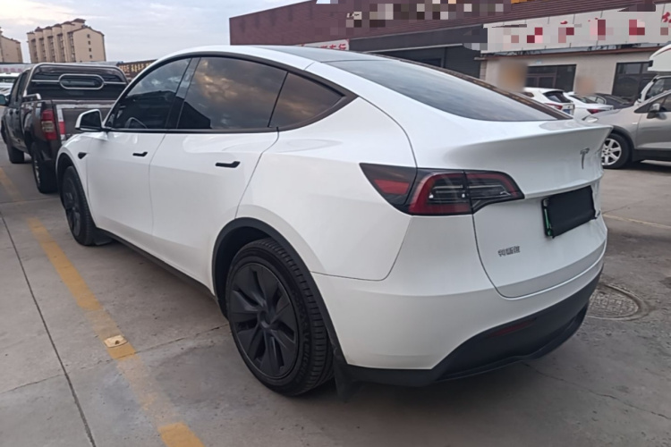 Tesla Model Y 2024 #5 Tesla Model Y 2024 car image #5