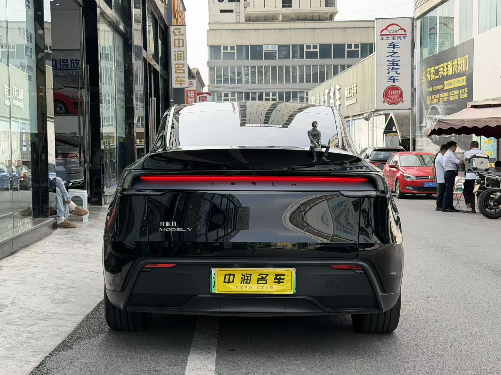 Tesla Model Y 2025 car image #5