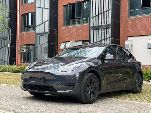 Tesla Model Y 2024 #11 Tesla Model Y 2024 car image #11