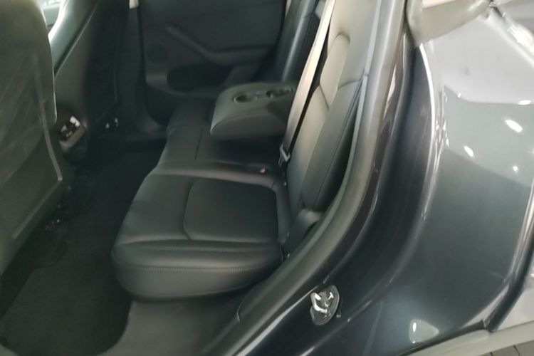 Tesla Model Y 2025 car image #17