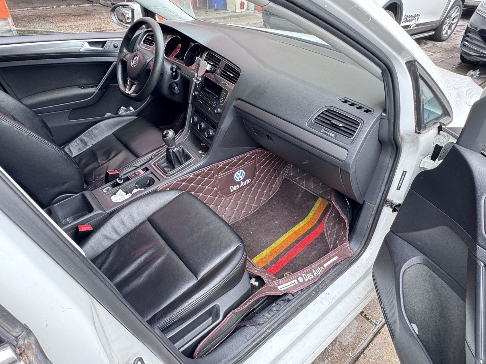 Volkswagen Golf 2026 car image #8