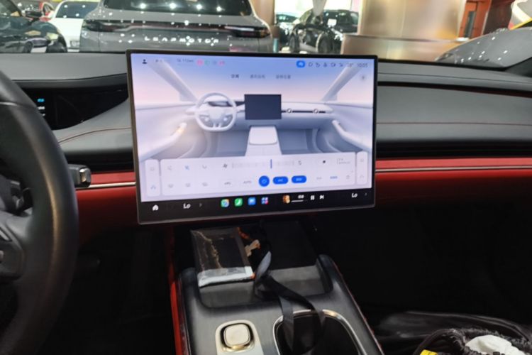 MI SU7 2024 immagine di auto #13