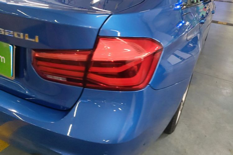 BMW 3 Series 2019 car image #8