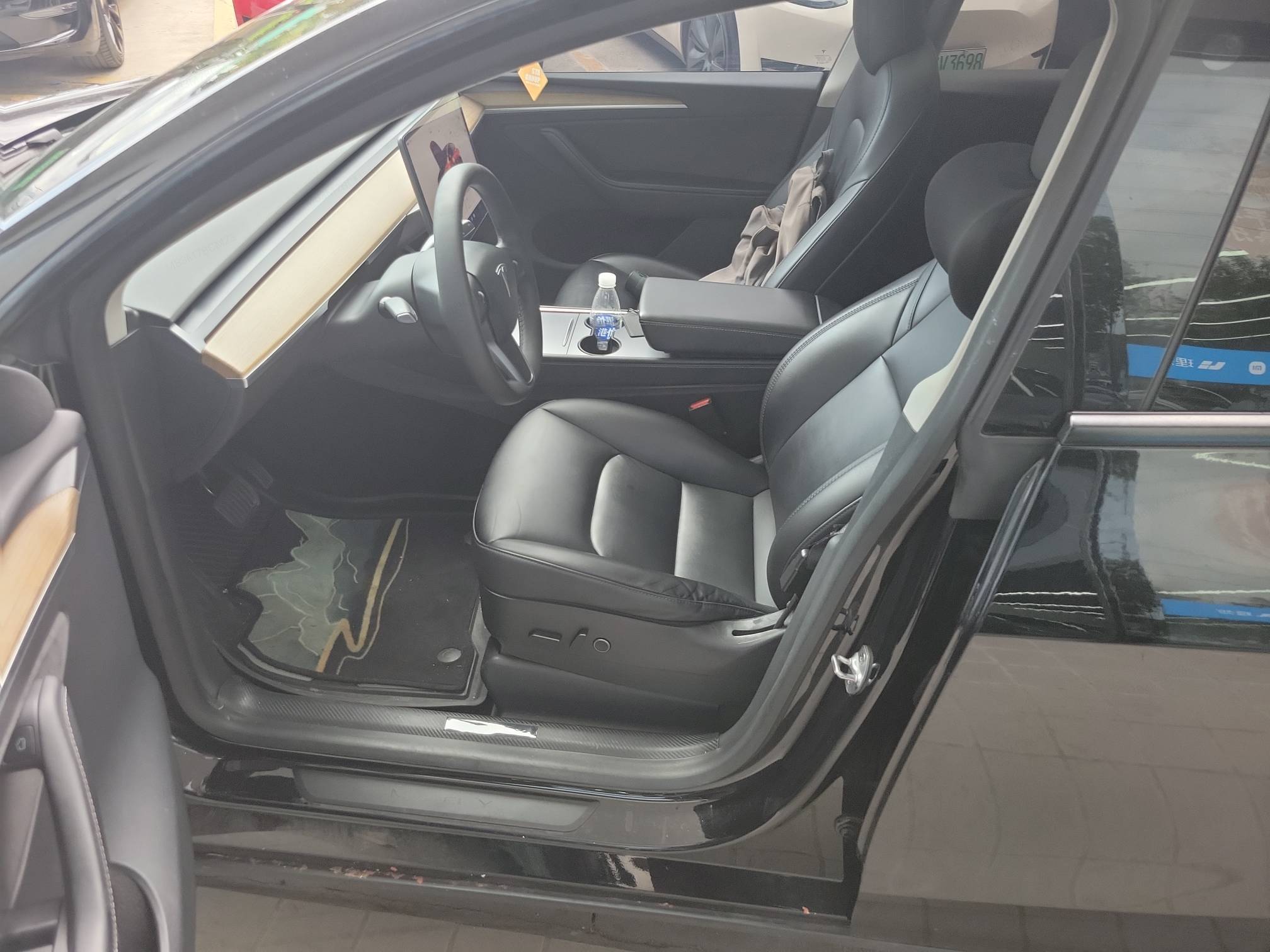 Tesla Model Y 2022 #4 Tesla Model Y 2022 car image #4