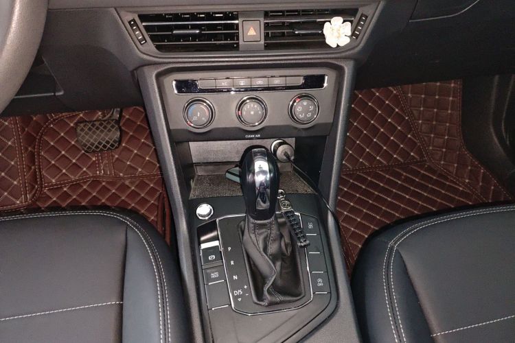 Volkswagen Tharu 2021 immagine di auto #14