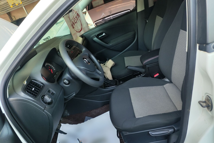 Volkswagen Polo 2019 car image #15