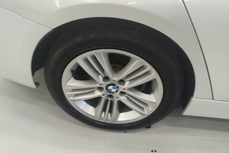 BMW 3 Series 2017 #10 BMW 3 Series 2017 car image #10
