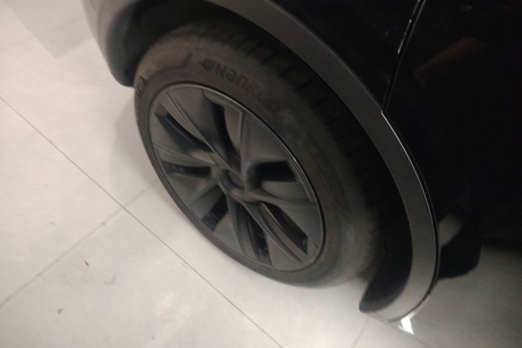Tesla Model Y 2023 #10 Tesla Model Y 2023 car image #10