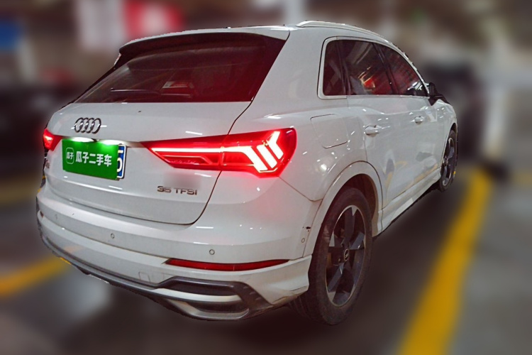 Audi Q3 2021 car image #5