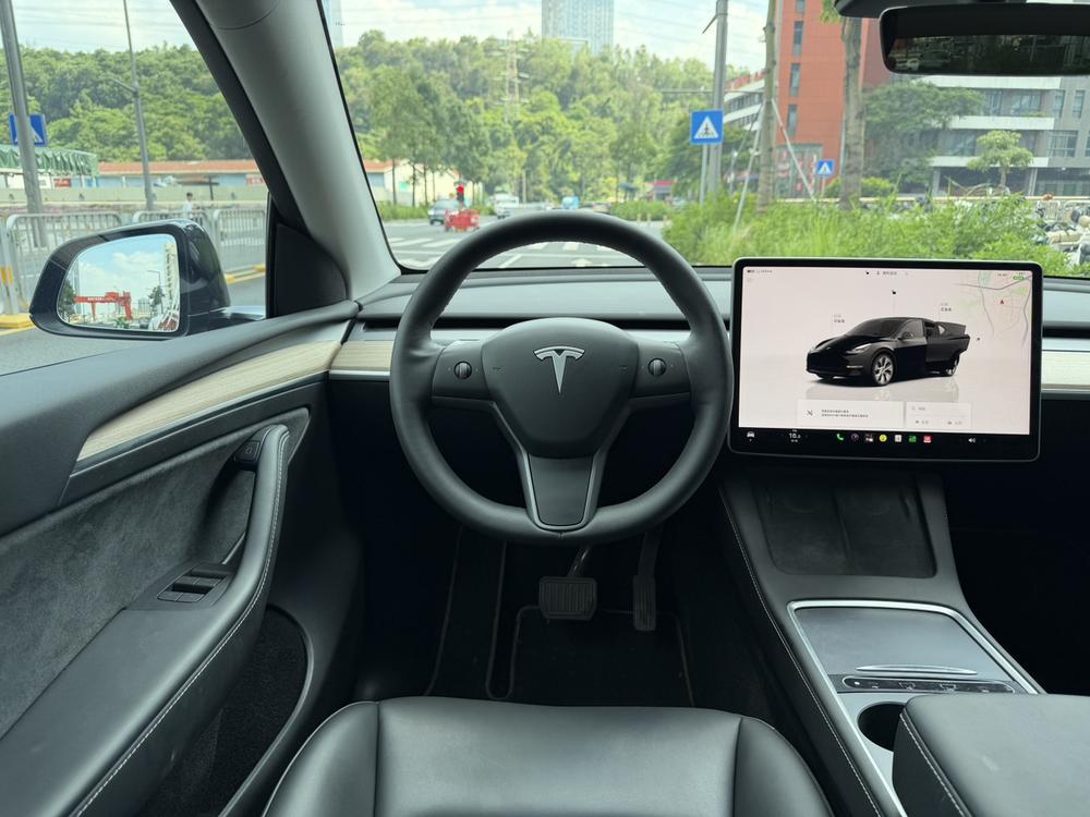 Tesla Model Y 2023 car image #8