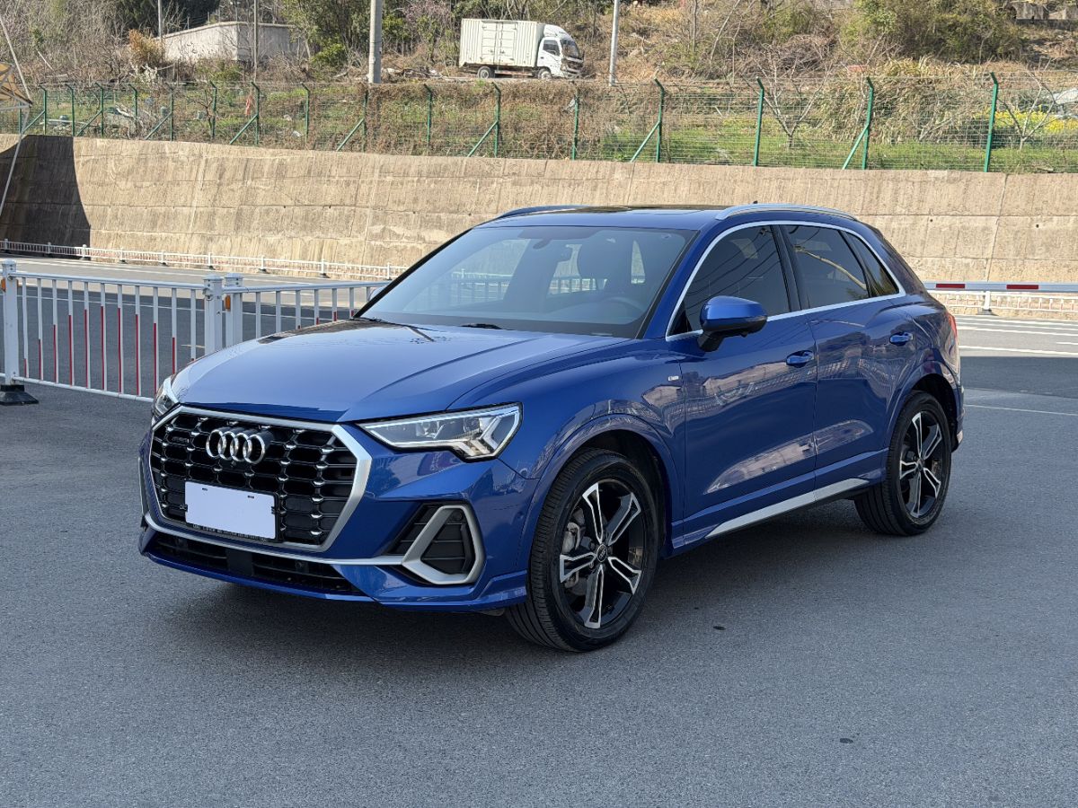 Audi Q3 2022 Audi Q3 2022 immagine di auto