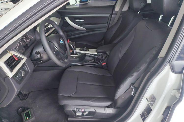 BMW 3 Series GT 2017 #19 BMW 3 Series GT 2017 car image #19