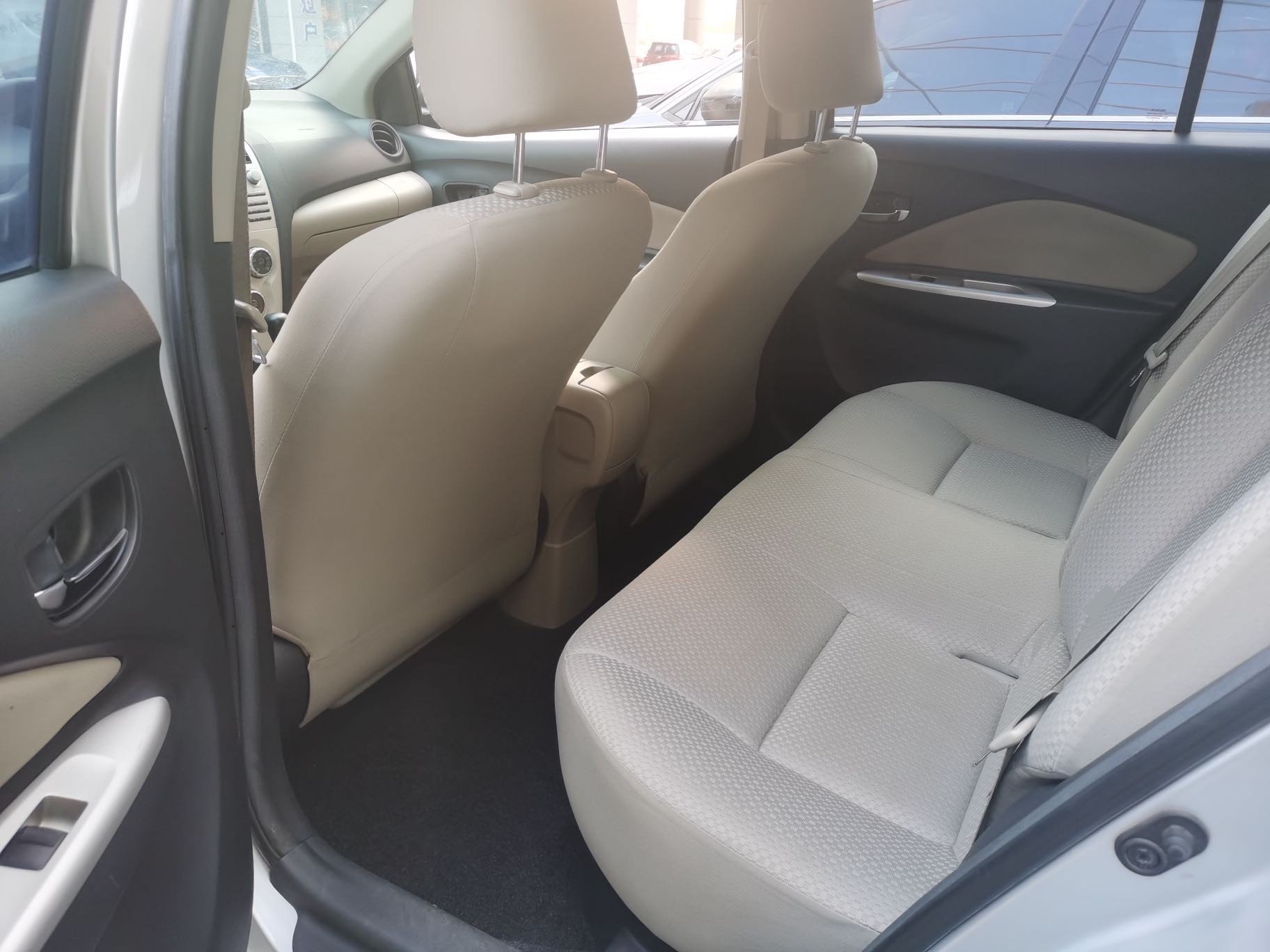 Toyota Vios 2010 изображение автомобиля #6