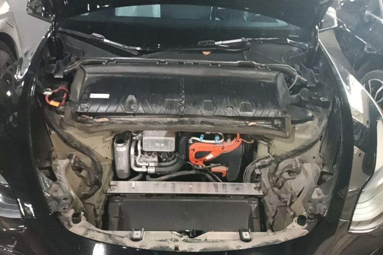 Tesla Model Y 2023 immagine di auto #20