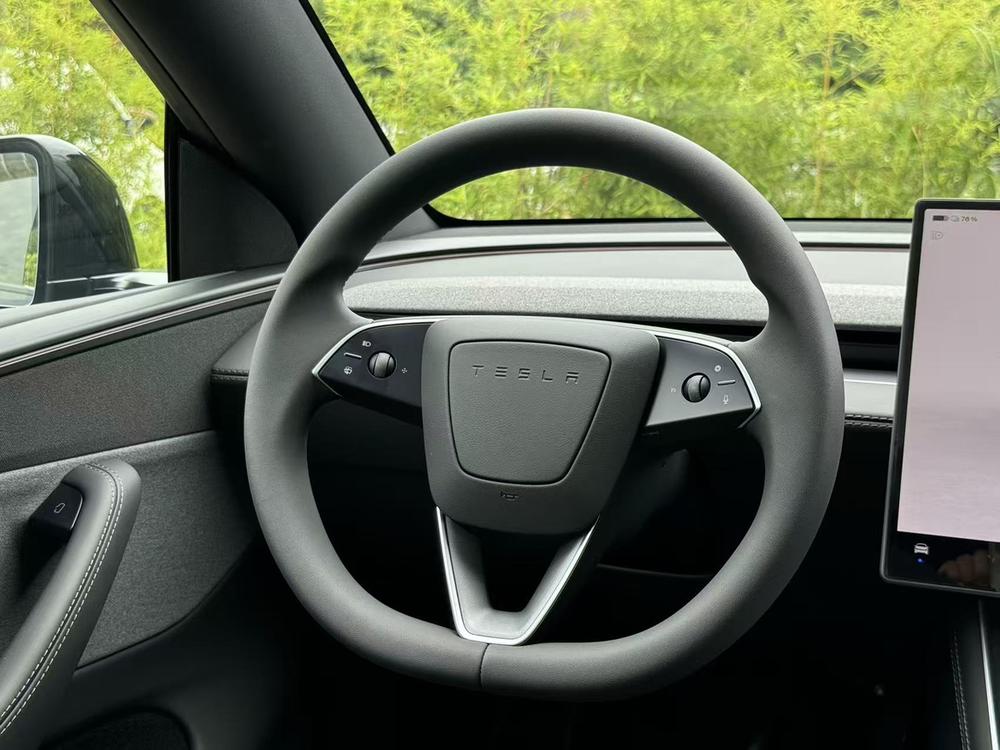 Tesla Model Y 2026 #14 Tesla Model Y 2026 car image #14