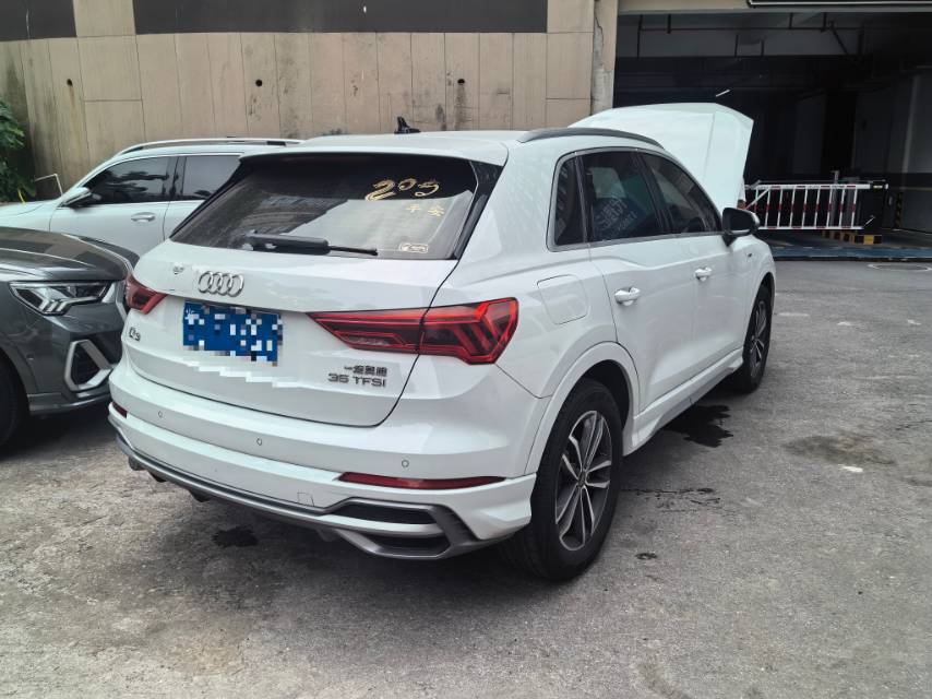 Audi Q3 2023 car image #5