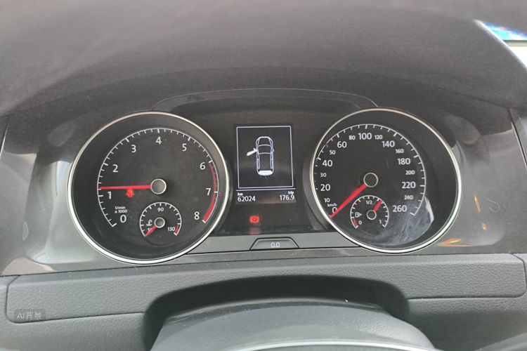 Volkswagen Golf 2019 car image #13