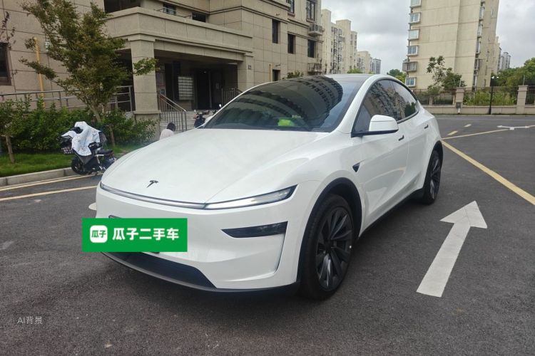 Tesla Model Y 2026 car image #2