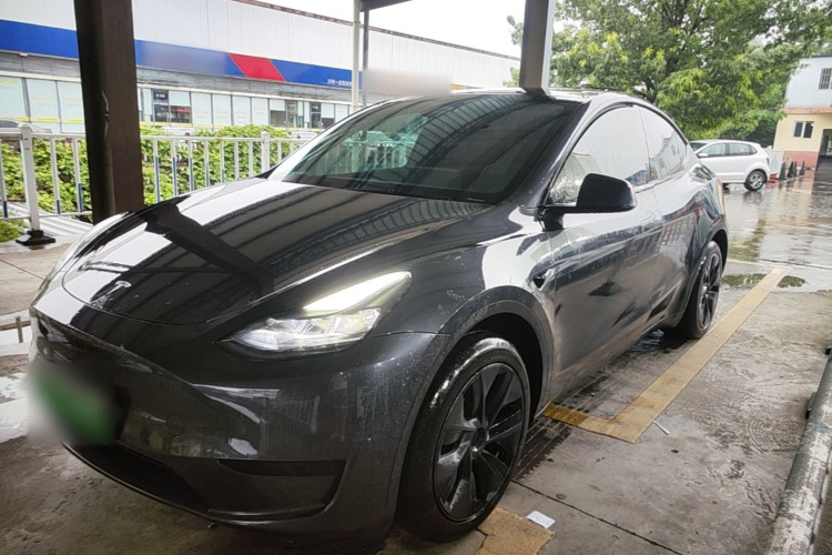 Tesla Model Y 2024 #2 Tesla Model Y 2024 car image #2
