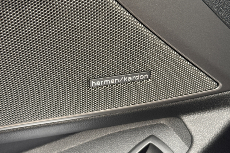 BMW 3 Series 2023 صورة سيارة #8