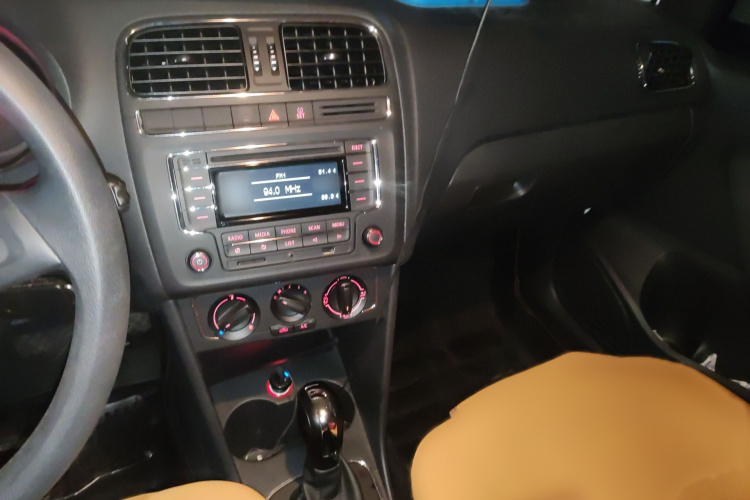 Volkswagen Polo 2016 #17 Volkswagen Polo 2016 car image #17