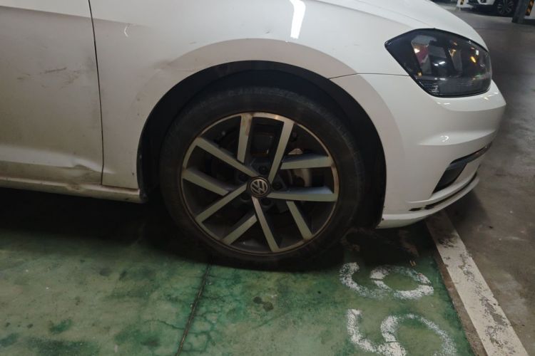 Volkswagen Golf 2020 car image #6
