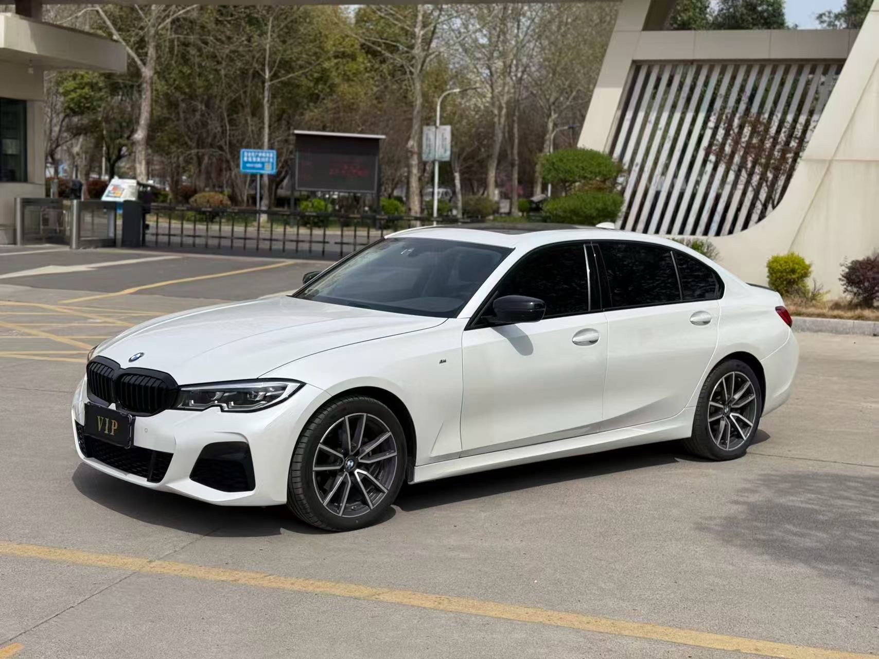 BMW 3 Series 2022 #2 BMW 3 Series 2022 car image #2