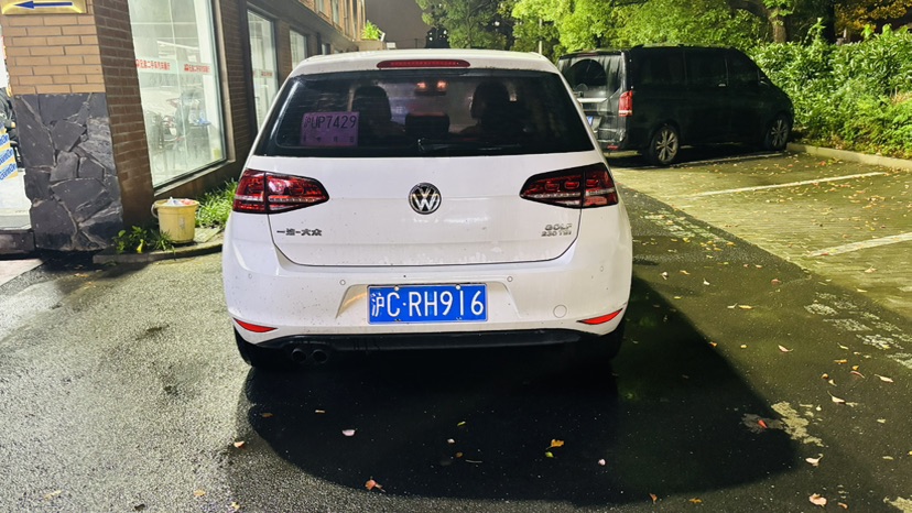 Volkswagen Golf 2017 car image #18