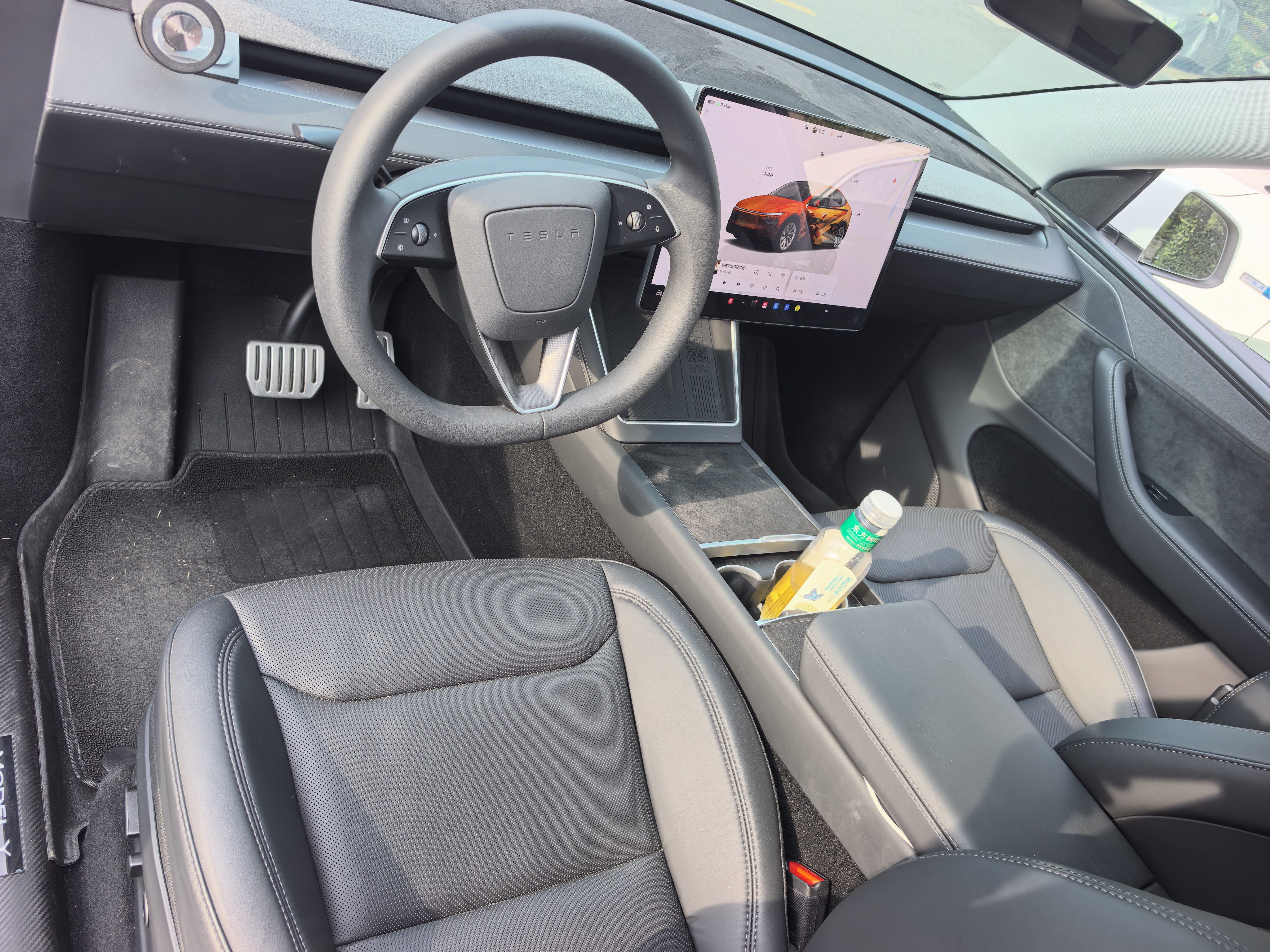 Tesla Model Y 2025 #9 Tesla Model Y 2025 car image #9