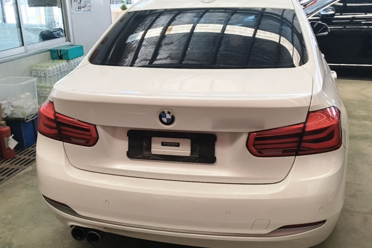 BMW 3 Series 2018 car image #4