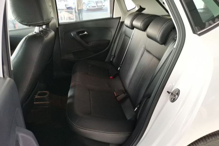 Volkswagen Polo 2018 car image #17