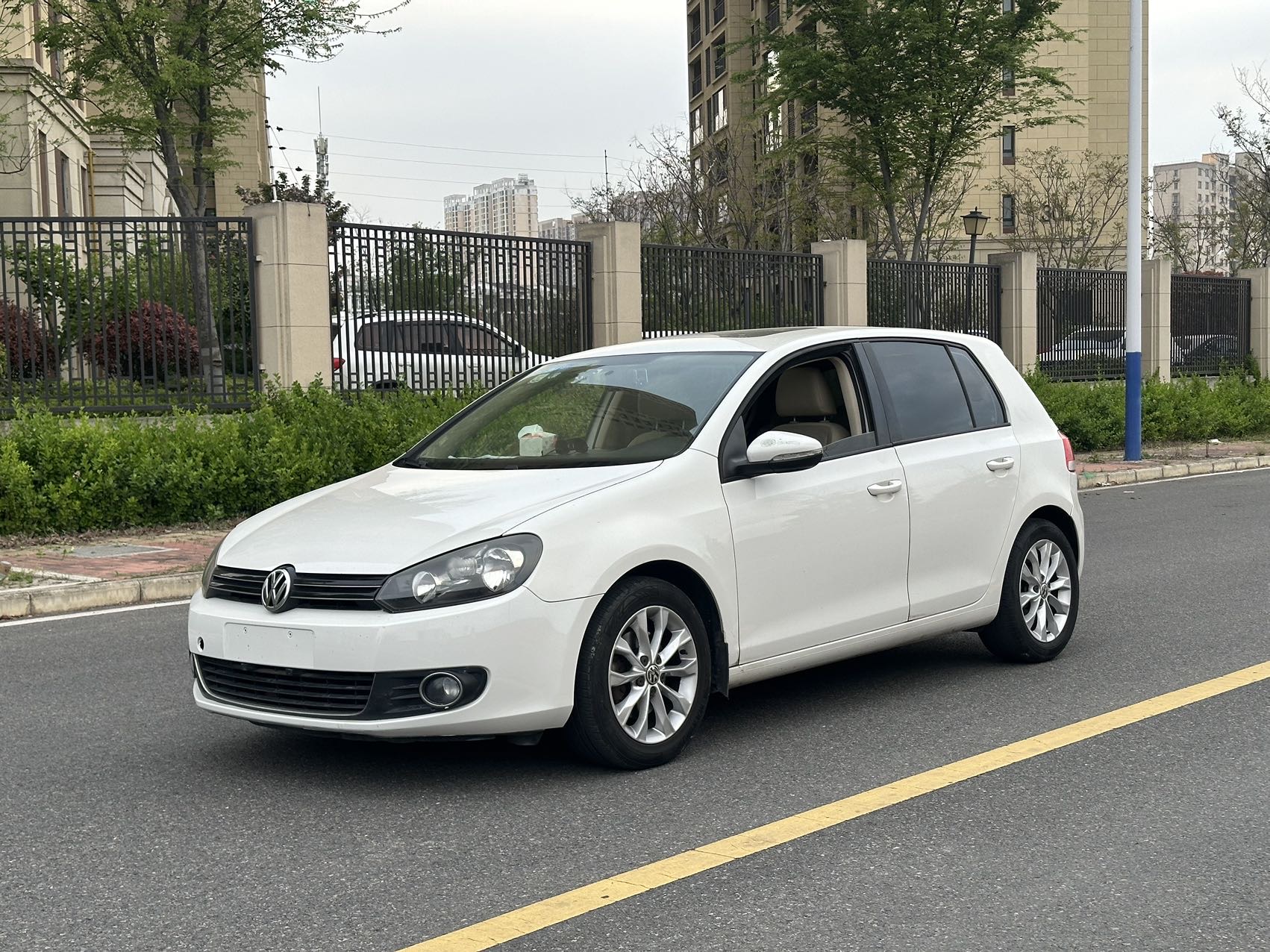 Volkswagen Golf 2013 car image 