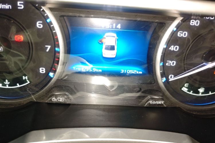 GEELY Emgrand 2018 car image #12