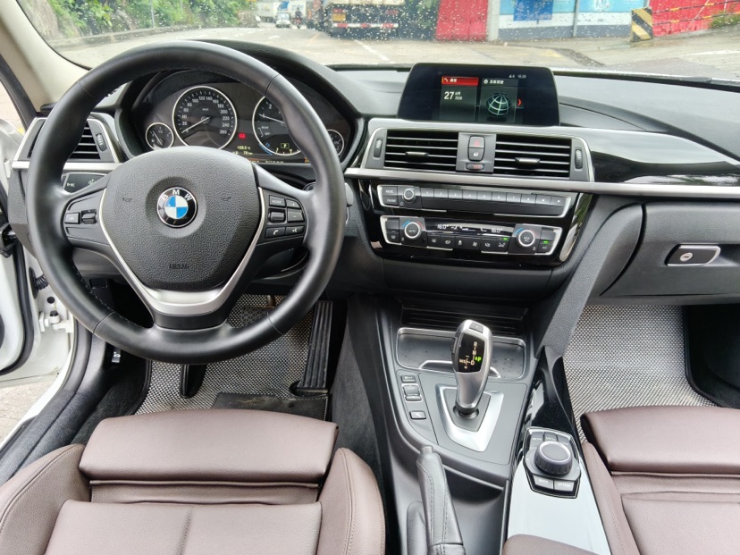 BMW 3 Series 2018 car image #3