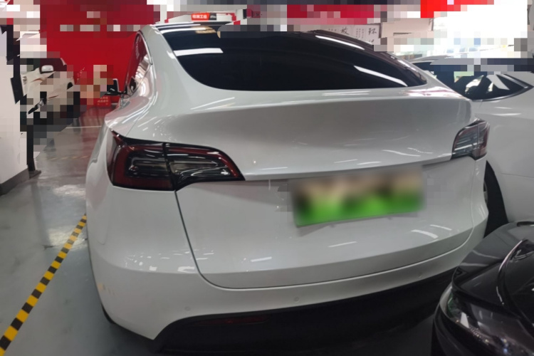 Tesla Model Y 2022 car image #4