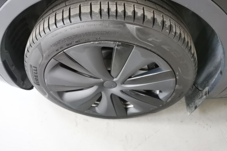 Tesla Model Y 2021 #10 Tesla Model Y 2021 car image #10