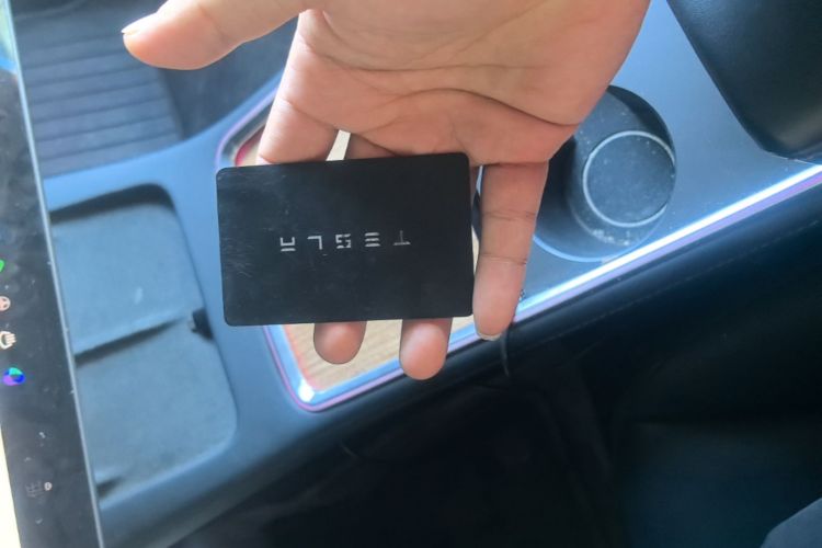 Tesla Model 3 2022 car image #9