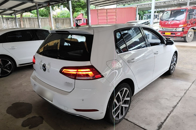 Volkswagen Golf 2020 car image #7