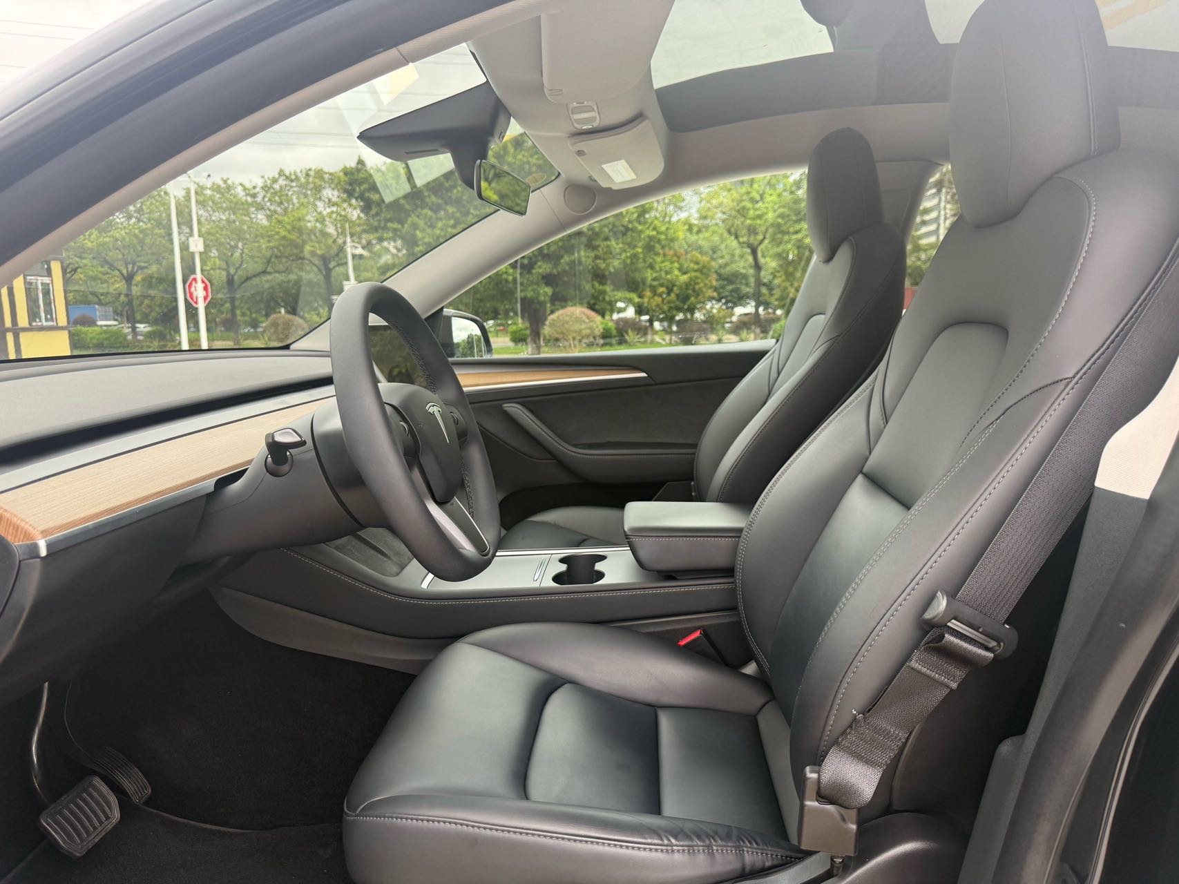 Tesla Model Y 2022 #4 Tesla Model Y 2022 car image #4