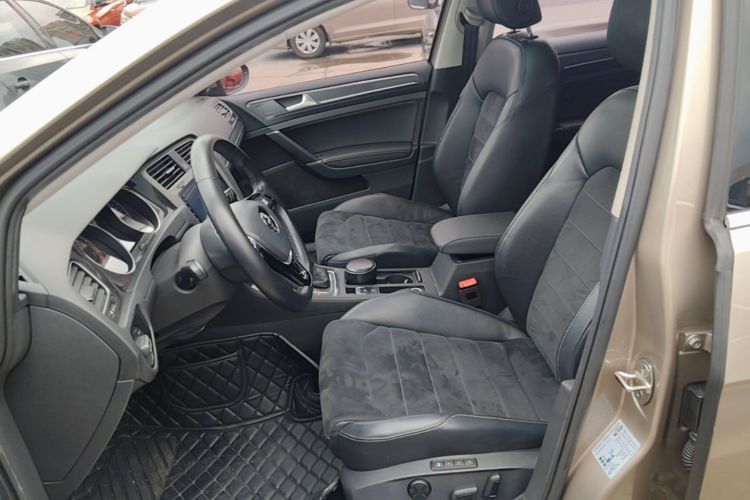 Volkswagen Golf 2018 car image #15