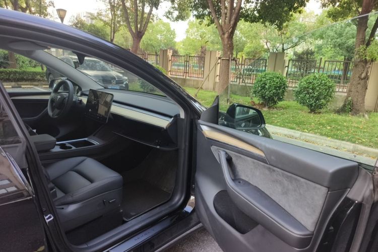 Tesla Model Y 2023 #23 Tesla Model Y 2023 car image #23