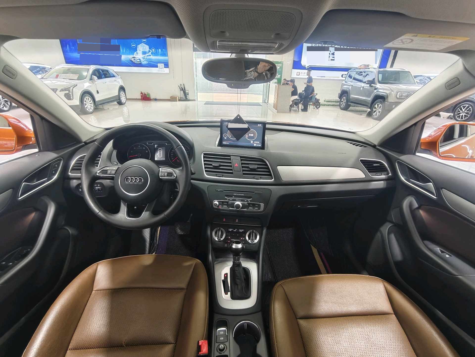 Audi Q3 2016 car image #6