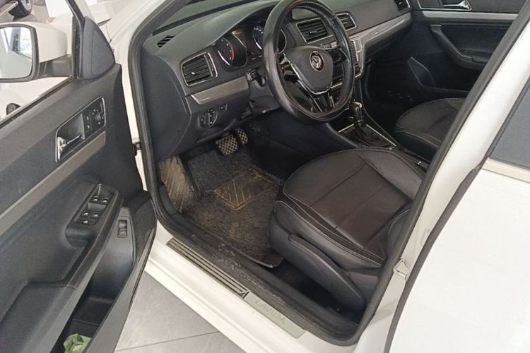 Volkswagen Lavida 2016 car image #16